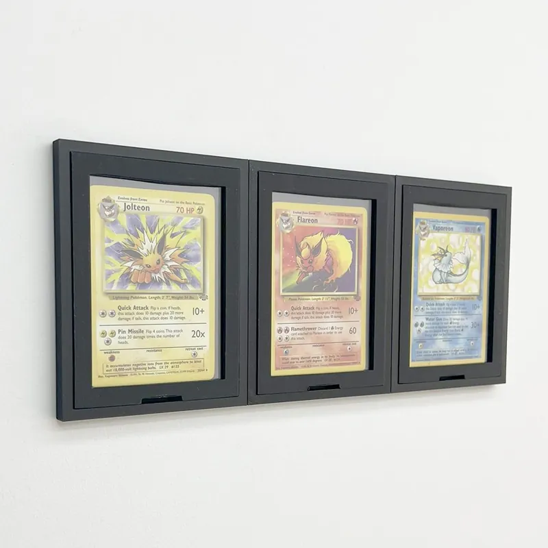 Pokémon-kaarten in toploader muurframes