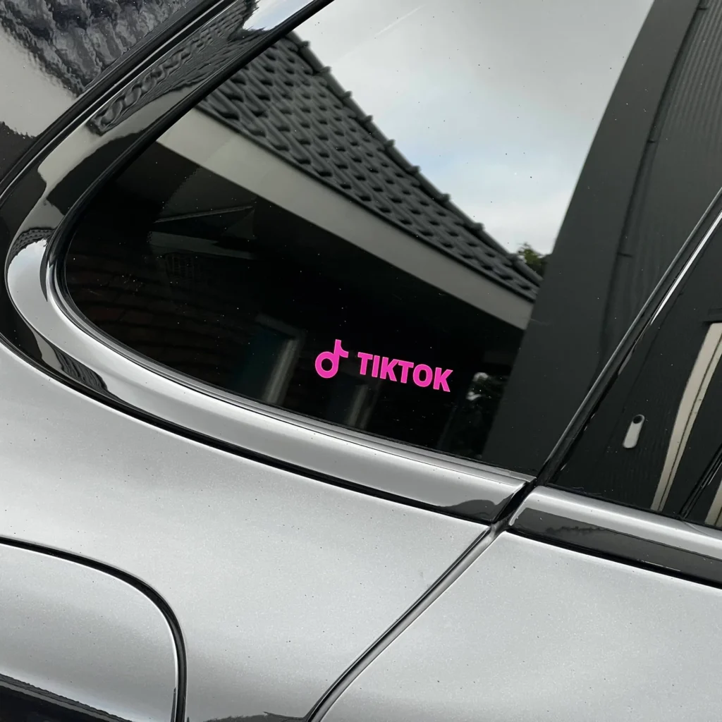 Gepersonaliseerde TikTok Social Media Sticker | Raamsticker | Sticker voor op Auto | Verschillende hoogtes autostickers
