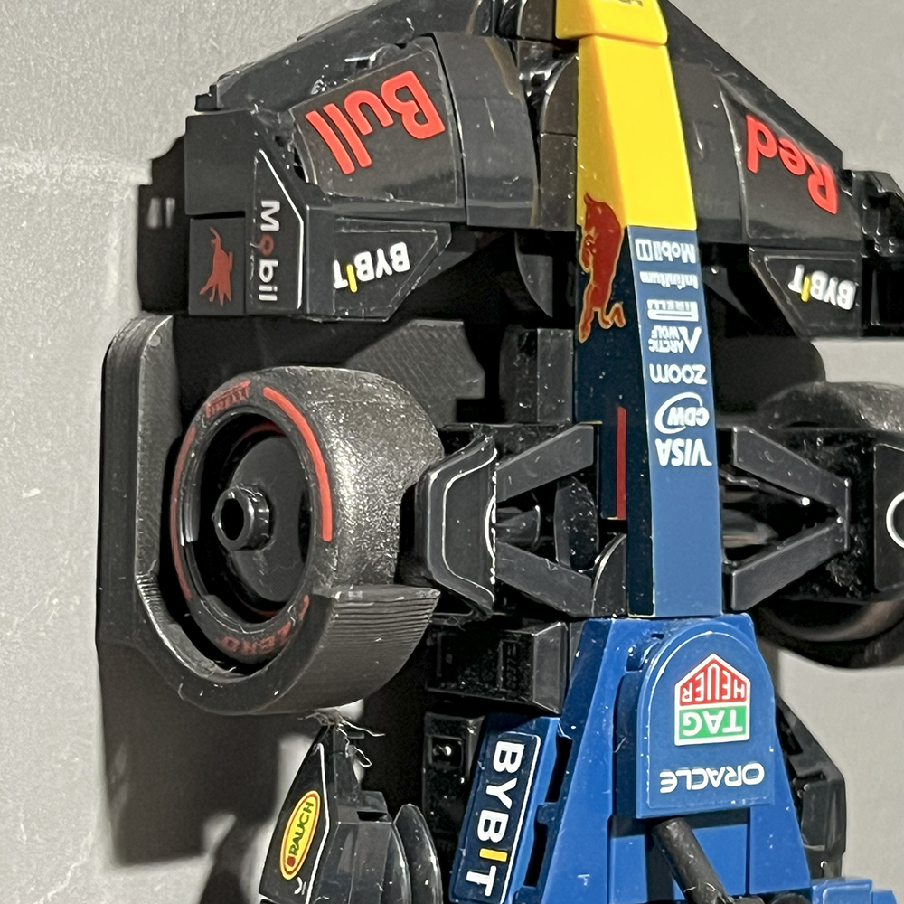 studioalpha-lego-speedchampions-muur-mount-3 Muurbeugel voor LEGO® F1 Speed Champions Auto's | Wandmontage voor F1 Auto's | Display - Houder - Beugel - Standaard