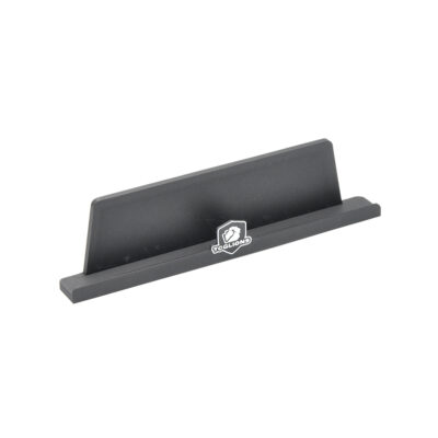 studioalpha-pokemon-tcg-custom-card-stand-long-1 Brede Gepersonaliseerde TCG / Pokemon Kaartenhouder – Standaard met Eigen Logo (Sleeved, Toploaders en Slabs)