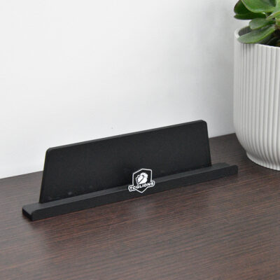 studioalpha-pokemon-tcg-custom-card-stand-long-4 Brede Gepersonaliseerde TCG / Pokemon Kaartenhouder – Standaard met Eigen Logo (Sleeved, Toploaders en Slabs)