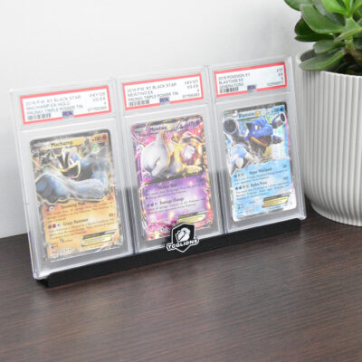 studioalpha-pokemon-tcg-custom-card-stand-long-5 Brede Gepersonaliseerde TCG / Pokemon Kaartenhouder – Standaard met Eigen Logo (Sleeved, Toploaders en Slabs)