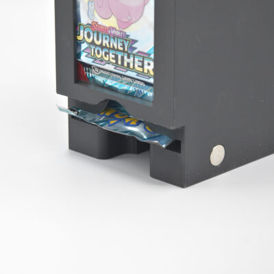 TCG Booster Pack Dispenser – Magnetisch Koppelbaar Display voor Pokémon, Lorcana, Magic & meer