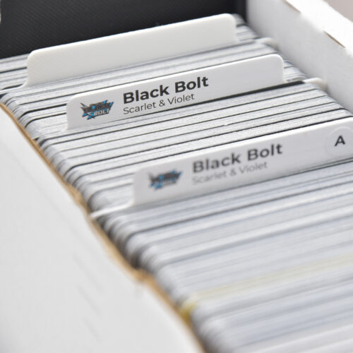 TCG Divider Stickervel – Setlogo’s, Alfabet & Nummers (voor onze kaartscheiders)