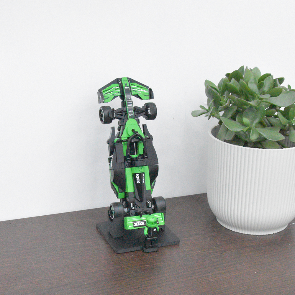 studioalpha-verticale-display-voor-lego-f1-speed-champions-10 Verticale Display Stand voor LEGO® F1 Speed Champions | Display - Houder - Beugel - Standaard