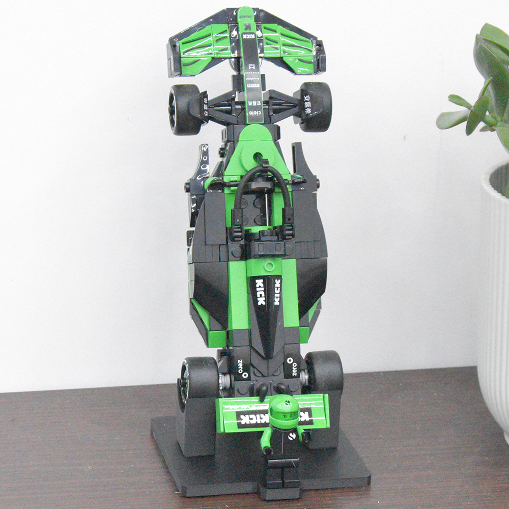 studioalpha-verticale-display-voor-lego-f1-speed-champions-11 Verticale Display Stand voor LEGO® F1 Speed Champions | Display - Houder - Beugel - Standaard