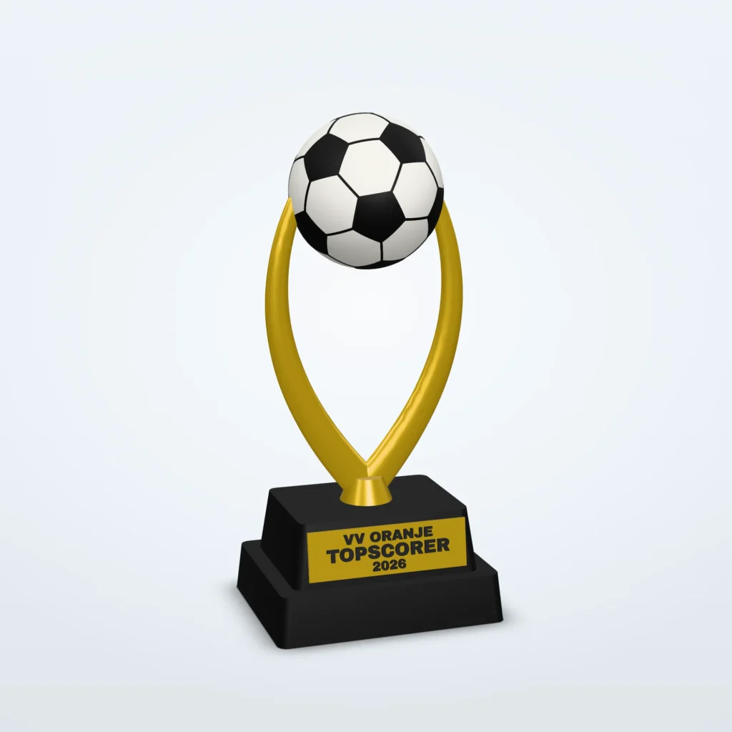 Voetbaltrofee met clubnaam en eigen tekst – V-armen, 3 maten
